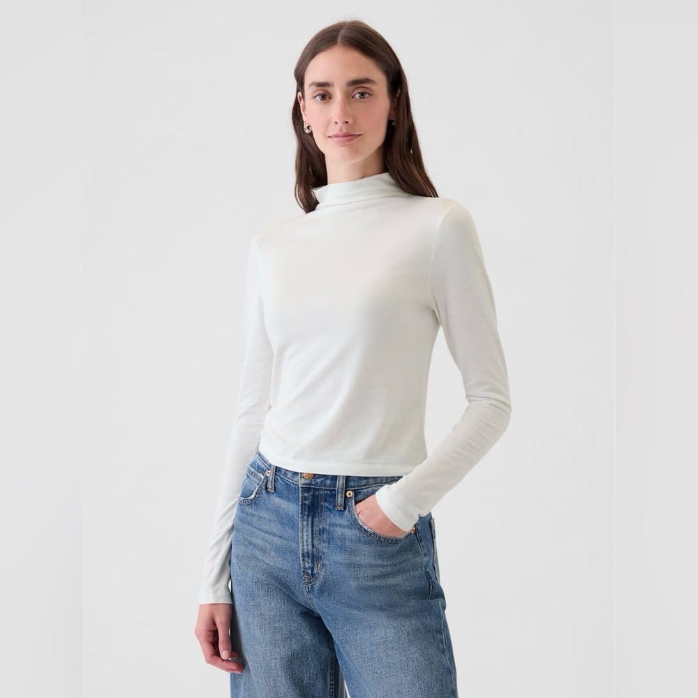 Gap Women's Feather Turtleneck Sweater Lightweight Long Sleeve White Knit Size M